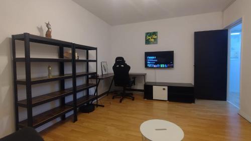 Bucharest Apartment | Urban Minimal Apartament - near Metro - free parking