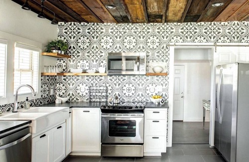Brazos House | Urban Myrtle - Just 291 steps to Magnolia Market Silos & across I-35 to Baylor