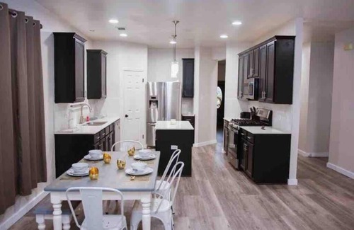 Pflugerville Villa | Urban Oasis North ATX , 5BR 2BA,Heated Pool