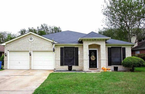 Pflugerville Villa | Urban Oasis North ATX , 5BR 2BA,Heated Pool
