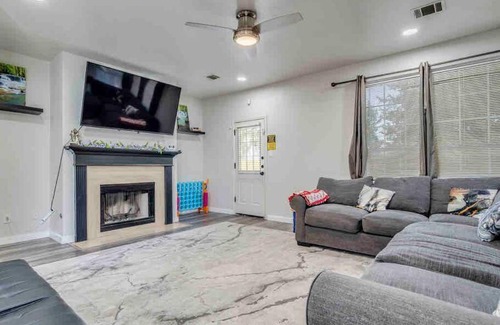 Pflugerville Villa | Urban Oasis North ATX , 5BR 2BA,Heated Pool