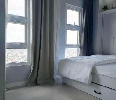 South Triangle Apartment | Urban Oasis with Skyline View