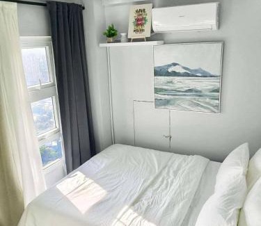 South Triangle Apartment | Urban Oasis with Skyline View