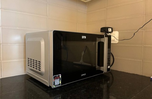 Panch Batti Apartment | UrbanOasis- Studio Apt @ City Centre w Pool+Free Wifi+Free Parking + FortView