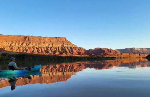 Moab House | Charming Cave near Incredible Outdoor Activities for an Amazing Adventure in Moab, Utah