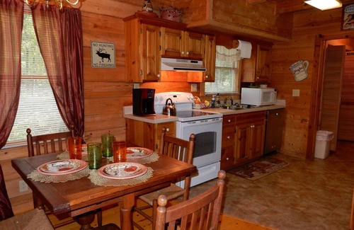 Pine Mountain Cabin | Auburn or Alabama Football! - 1 hour; Callaway Fall Festivals - 15 minutes.