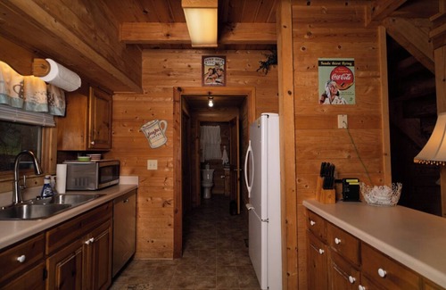 Pine Mountain Cabin | Auburn or Alabama Football! - 1 hour; Callaway Fall Festivals - 15 minutes.