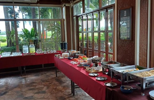 Sakae Krang Resort | Uthai River Lake Resort