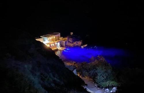 Milos Villa | Utopia boutique villa on-in the water between 2 seas ideal 5 people