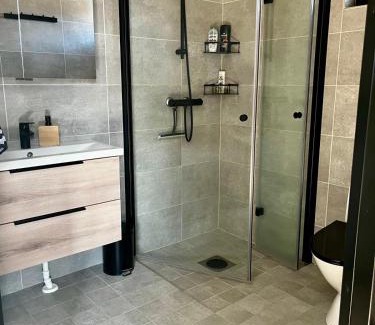 Ylamylly Apartment | Uusi, ilmastoitu ja valoisa 4 hlö huoneisto omalla sisäänkäynnillä