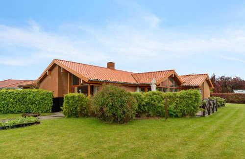 Naestved House | Værelse, bad og toilet i villa