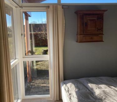 Naestved House | Værelse, bad og toilet i villa