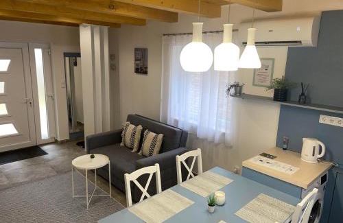 Ujhartyan Apartment | Vízitündér Pihenőpark Apartmanok