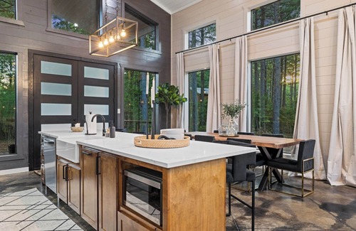 Golden Cabin | Vacana: CC, Bunk, Play Ground, Hot Tub, Fire Pit, Pets