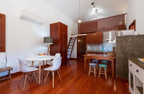 Montana la Data House | Vacation Home 'Paisajes Rurales Y Piscina Privada' with Mountain View, Wi-Fi and Air Conditioning