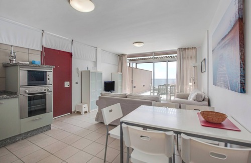 El Medano Apartment | Vacation Apartment "Casa Médano 18" with Sea & Mountain Views & Wi-Fi