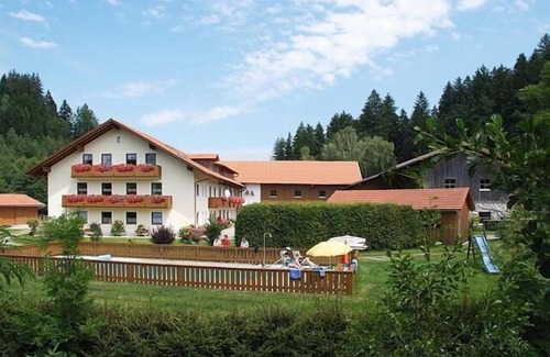 Kollnburg Apartment | Vacation apartment (65sqm) with east-facing balcony and south-west-facing balcony