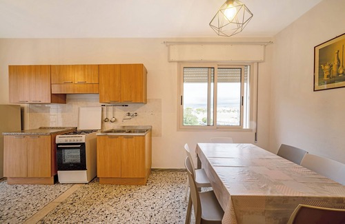 Old Town Apartment | Vacation Apartment 'Alloggi Estivi Caorle 6' with Sea View, Garden & Terrace
