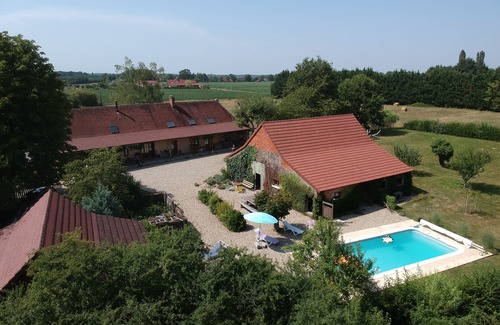 Montcony Apartment | Vacation apartment "Grenier" in a former farmhouse with pool