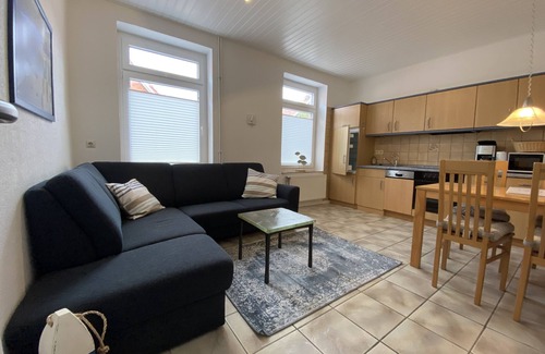 Pilsum Apartment | Vacation apartment "Kleine Möwe" with large garden in the heart of Pilsum
