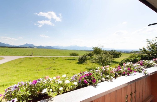 Riedering Apartment | Vacation apartment with south-facing balcony