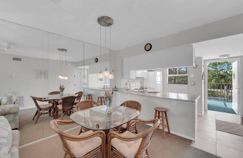 South Island Condo | Vacation At Admiral's Bay 148! Fun In The Sun! 2B/2B Condo Walk To Beach!
