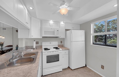 South Island Condo | Vacation At Admiral's Bay 148! Fun In The Sun! 2B/2B Condo Walk To Beach!