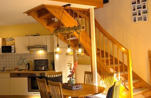 Dorumer Neufeld House | Vacation home "Achtkanthus Achtern Diek" perfect for the whole family.