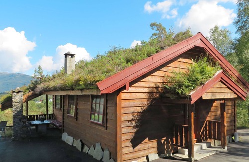 Eikelandsosen House | Vacation home Anna by Interhome