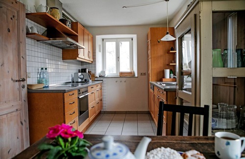 Fladungen Apartment | Vacation home at Gut Weimarschmieden, 200sqm, wood-burning stove, 5 bedrooms, max. 10 people