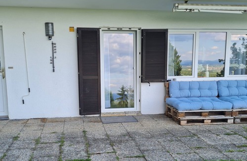 Windorf House | Vacation home/Bavaria/Bavarian forest conquer/recreation. .with garden fence.