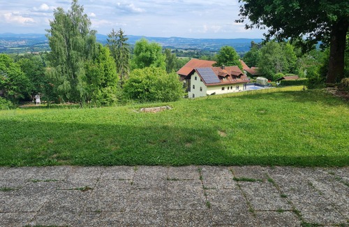Windorf House | Vacation home/Bavaria/Bavarian forest conquer/recreation. .with garden fence.