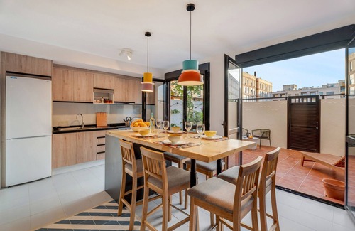 El Medano House | Vacation Home 'Casa Papaya' with Shared Pool, Private Terrace and Wi-Fi