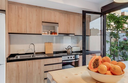 El Medano House | Vacation Home 'Casa Papaya' with Shared Pool, Private Terrace and Wi-Fi