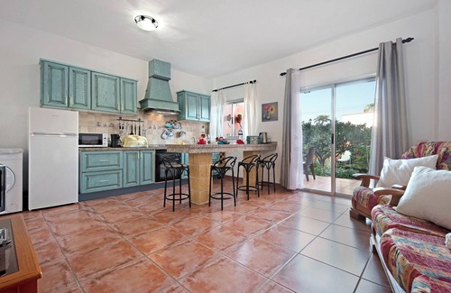 Buen Paso House | Vacation Home "Casa Teresa" with Mountain View, Private Garden & Wi-Fi