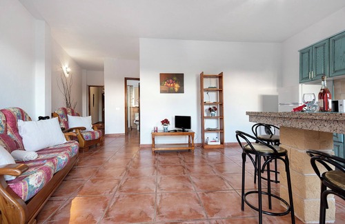 Buen Paso House | Vacation Home "Casa Teresa" with Mountain View, Private Garden & Wi-Fi