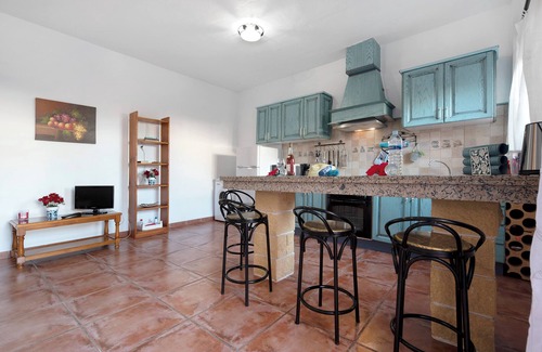 Buen Paso House | Vacation Home "Casa Teresa" with Mountain View, Private Garden & Wi-Fi