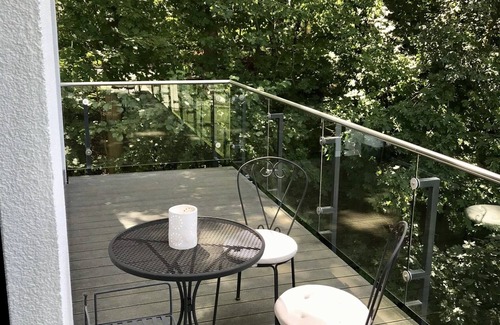 Bayreuth Apartment | Vacation home directly on the park with lake (120 sqm) for up to 4 people