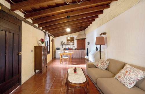 Arico el Nuevo House | Vacation Home "El Drago" with Mountain View, Pool & Wi-Fi