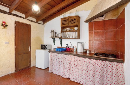 Arico el Nuevo House | Vacation Home "El Drago" with Mountain View, Pool & Wi-Fi