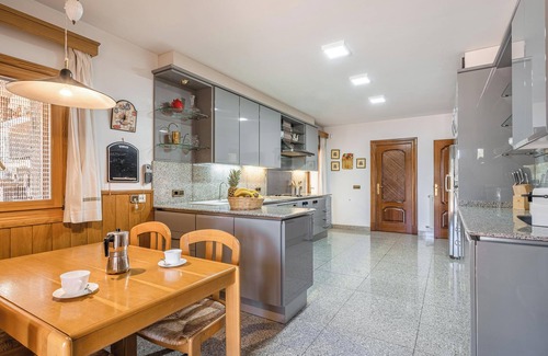 Inca House | Vacation Home Es Bosquet with Pool & Wi-Fi