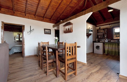 Icod de los Vinos House | Vacation Home "Casas Rurales Los Guinderos" with Mountain View