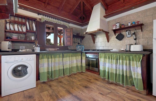 Icod de los Vinos House | Vacation Home "Casas Rurales Los Guinderos" with Mountain View