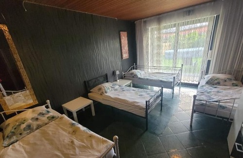 Verl House | Vacation Home "Hani's Partyhaus" with Private Mini Pool, Private Terrace & Wi-Fi