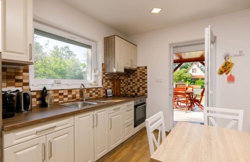 Balatonkeresztur House | Vacation home Honey by Interhome