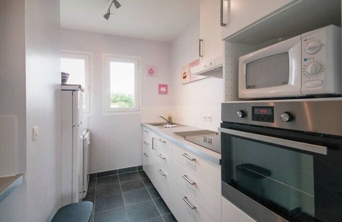 Plouescat House | Vacation home in Plouescat, sea view, feet in the water.