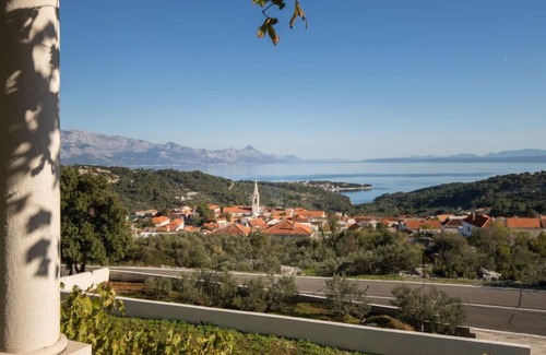 Selca House | Vacation home Ivana by Interhome