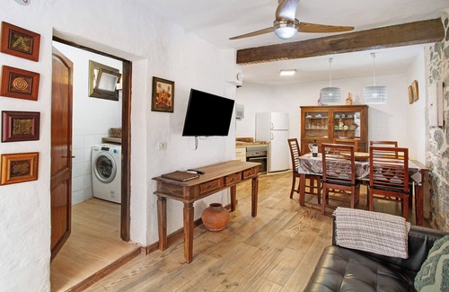 San Bartolome de Tirajana House | Vacation Home "La Casa Nueva" with Mountain View, Whirlpool & Wi-Fi