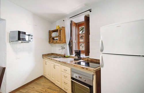 San Bartolome de Tirajana House | Vacation Home "La Casa Nueva" with Mountain View, Whirlpool & Wi-Fi