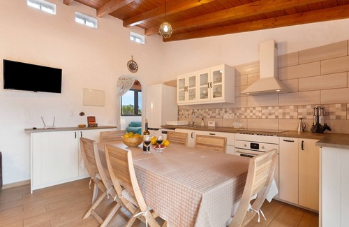 Garachico House | Vacation Home 'La Vega' with Private Pool, Private Terrace and Wi-Fi